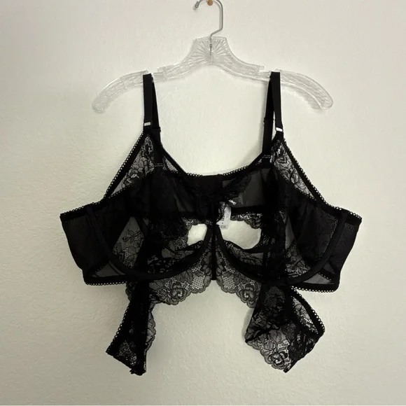 NWT Torrid Black Lace Unlined Plunge Underwire Bra Size 4 - Picture 6 of 9
